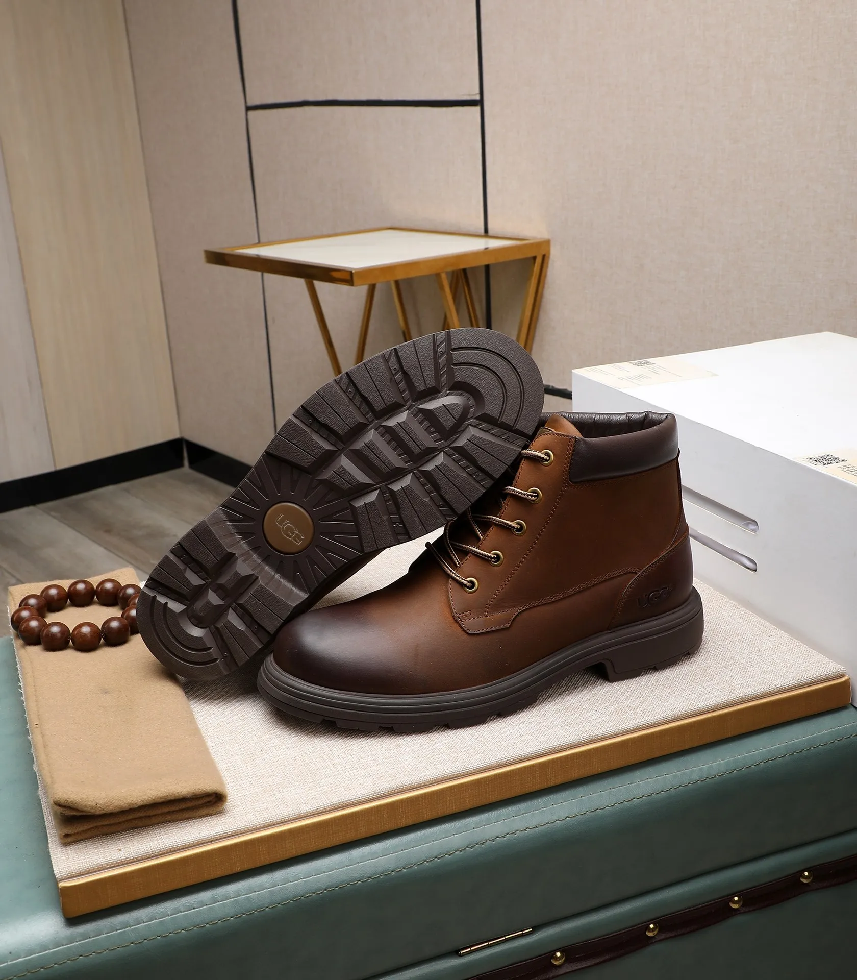 Men's men's shoes💰640 UGG (100% genuine wool lining, 10% off for fake ones) Please pay attention to the quality of the original order and compare the thickness of the wool🏮🏮Hot-selling UGG from Australia's warm luxury brand men's shoes, the official website is synchronized, Beckham men's style..., made of imported top-layer waxed cowhide, waxed toe cap, Australian real wool velvet lining Carefully sewn...Imported rubber Martin boots outsole (comfortable, soft and wear-resistant). I really like the quality..Exquisite workmanship. You can't put it down at first sight. Size 39-44